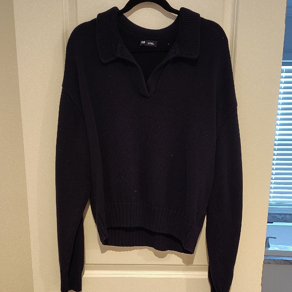 GAP Women's V-Neck Black Sweater